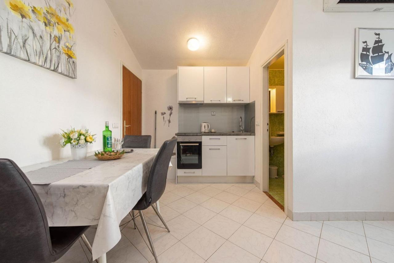 Family Friendly Seaside Apartments Kozino, Zadar - 5749 Petrčane Exterior foto